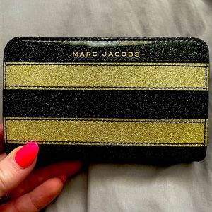 Marc Jacobs wallet. Gold and Black
